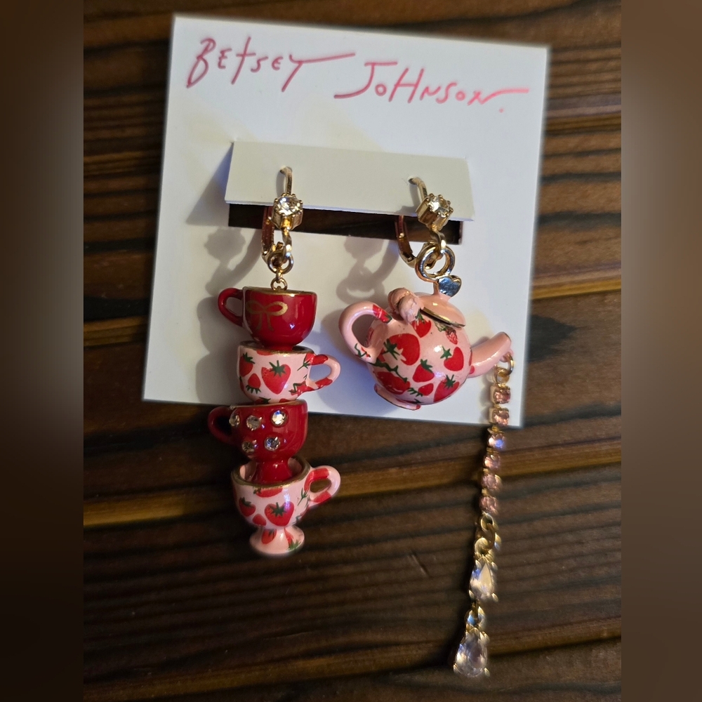Betsey Johnson Mismatched Teapot and tea cup dangle earrings! - Picture 2 of 15